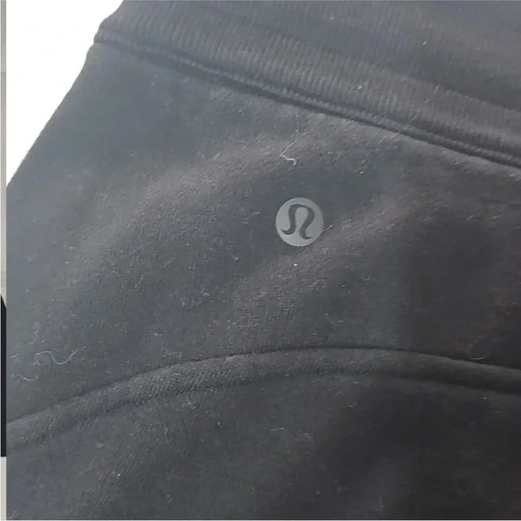 Lululemon Black Scuba High Rise Shorts Sz 8 Has Pockets 5”length - Picture 8 of 9
